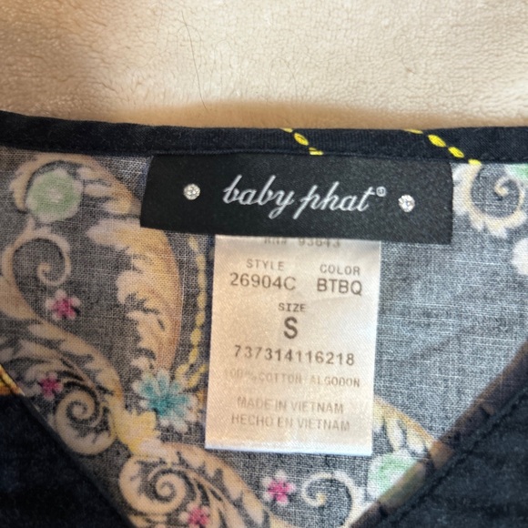 Baby Phat Scrub Top Women’s Small. Black Beautiful, Intricate Butterfly Pattern. - Picture 5 of 7
